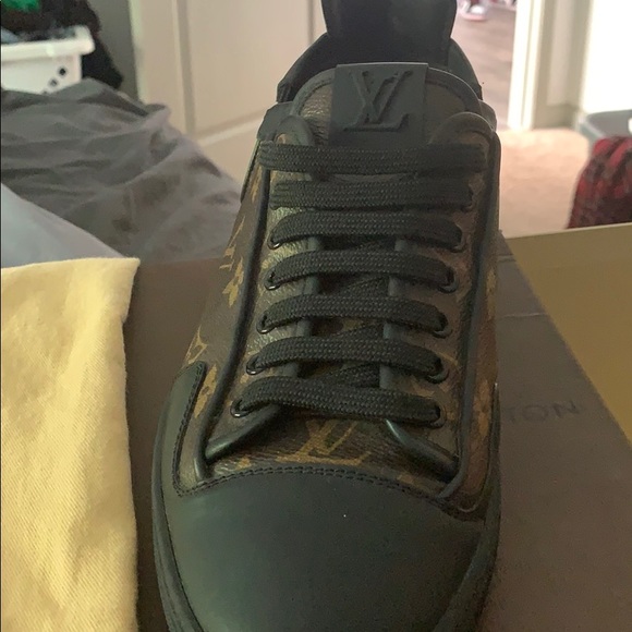 Men’s Louis Vuitton shoes - Picture 3 of 6